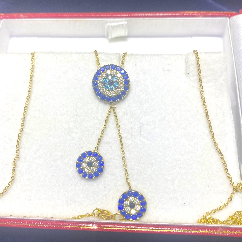 18k gold necklace with sapphire’s diamond chips.